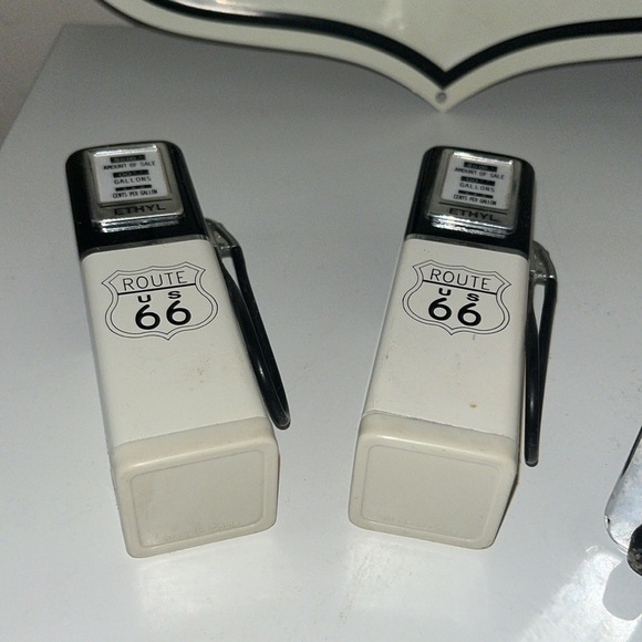 Route 66 kitchen decor Metal sign napkin holder and salt and pepper shakers - Picture 6 of 17